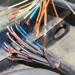 Naprawa wiązki elektrycznej bagażnika BMW