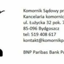 Logo kancelarii komornika sądowego Łukasza Pakmura z Bydgoszczy, zawierające stylizowany wizerunek młotka sędziowskiego, adres, numer telefonu i numer konta bankowego.