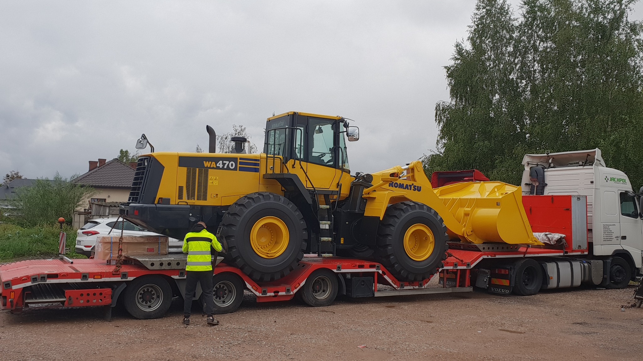 wysokie maszyny budowlane osadzone w zagłebienia-muldy