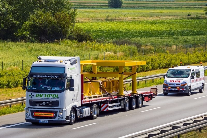 transport konstrukcji szerokich 4,5 wraz z pilotem