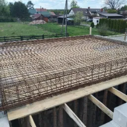 zbrojenie części stropu budynku domu jednorodzinnego
