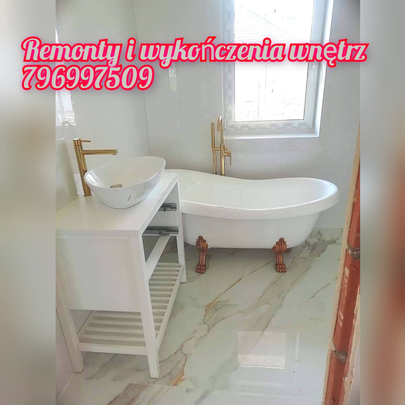 Nowoczesna łazienka z białą wanną na ozdobnych nóżkach, umywalką nablatową z złotą armaturą oraz marmurową podłogą.