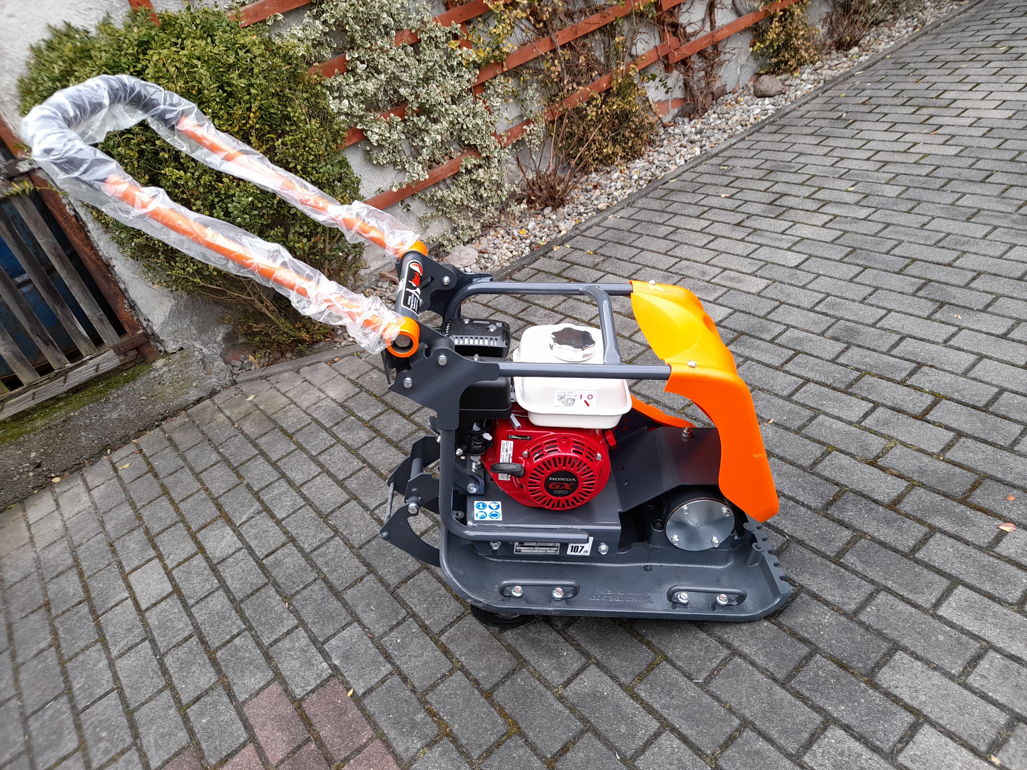 Zagęszczarka 110 Kg siła odśrodkowa Kn 20 Honda