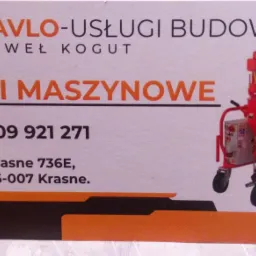 Wizytówka firmy budowlanej Pavlo-Usługi Budowlane Paweł Kogut, oferującej tynki maszynowe, z numerem telefonu i adresem, obok grafika czerwonej maszyny do tynkowania.