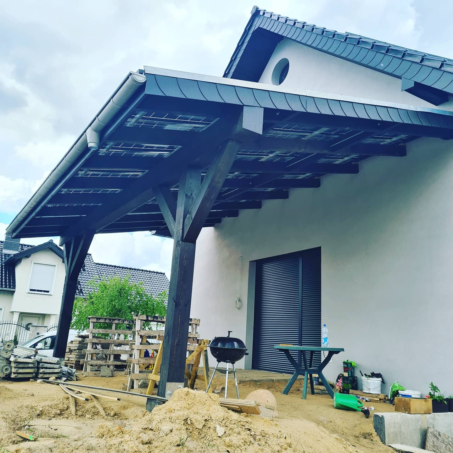 Wiata zadaszona panelami fotowoltaicznymi BAUER GLASS GLASS 340W