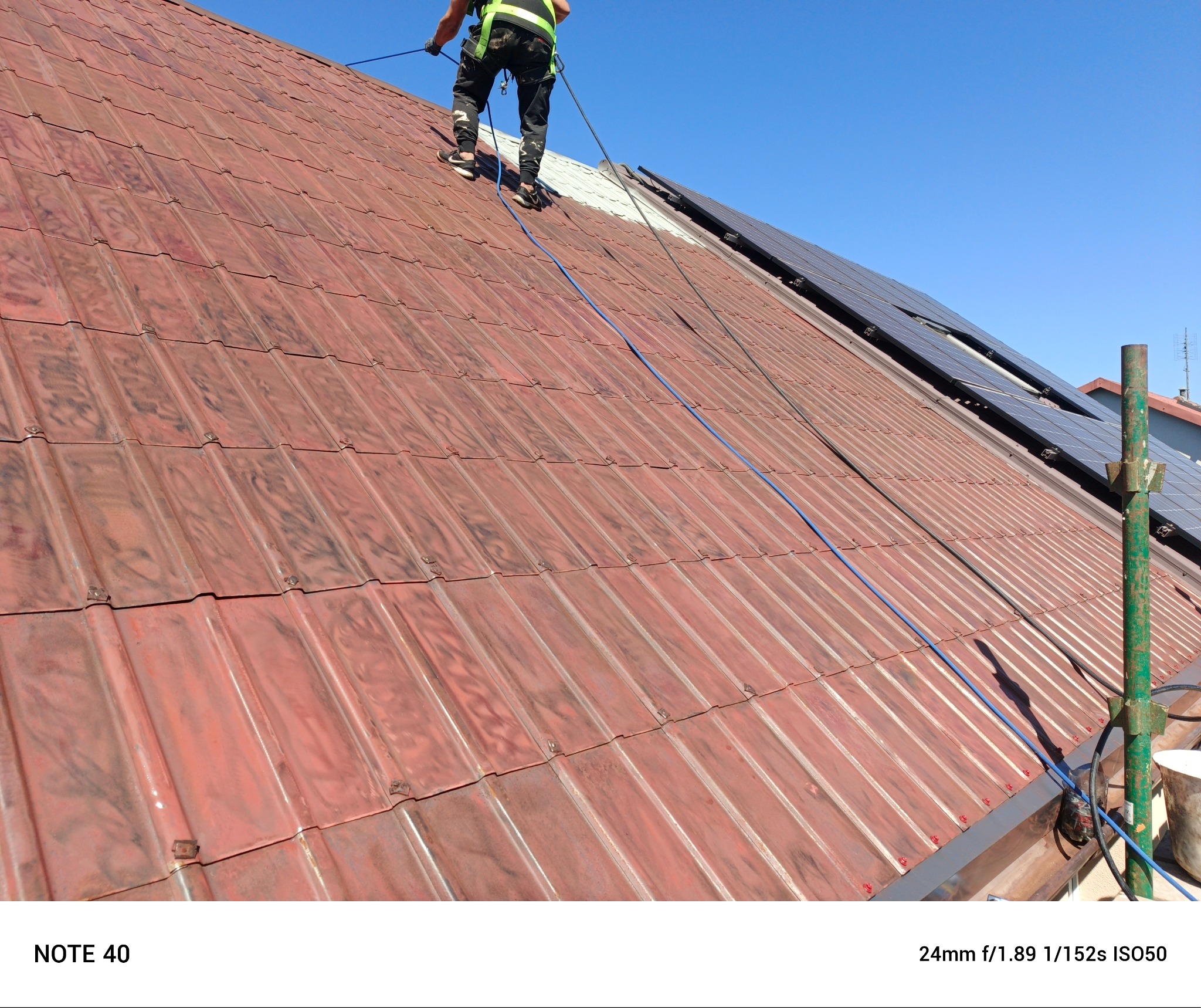 Po wyszlifowaniu rdzy i zdmuchaniu naszego delikwenta podchodzimy do podkładowania farba antykorozyjna podkładowa ;)