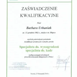 Skan zaświadczenia kwalifikacyjnego dla Barbary Urbaniak, specjalisty ds. wynagrodzeń i kadr, wydanego w Poznaniu 25 listopada 2018 roku przez Stowarzyszenie Księgowych w Polsce.