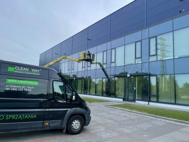 Usługa mycia przeszkleń.