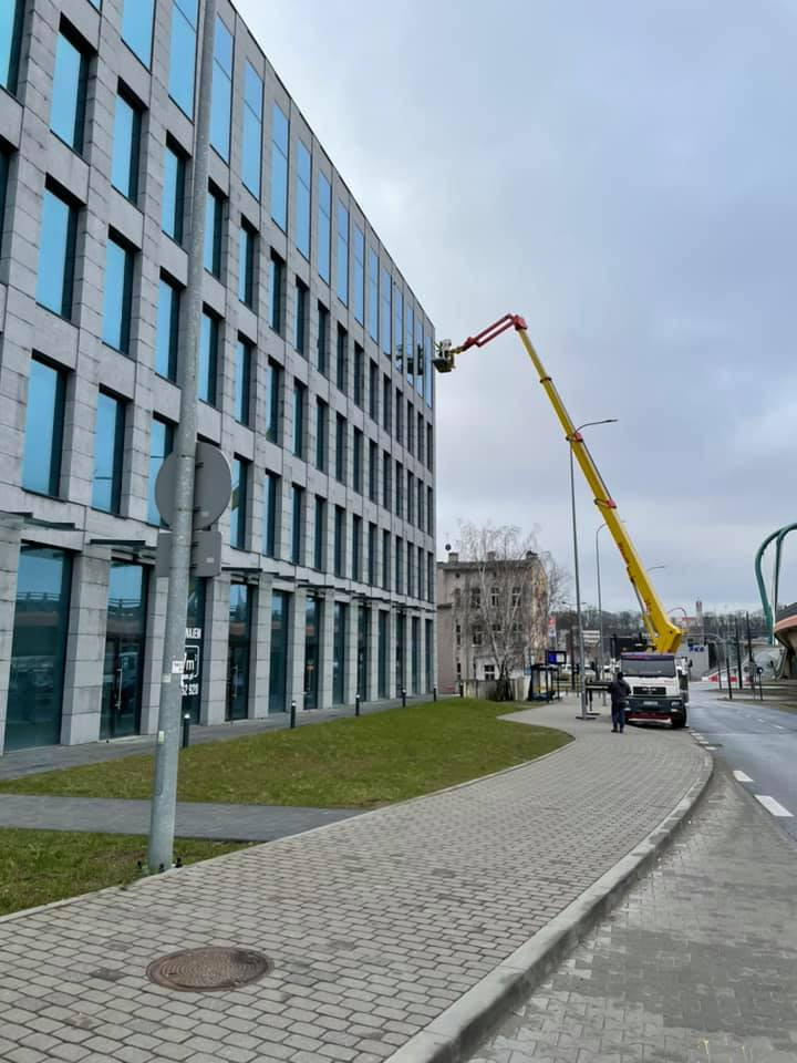 Usługi mycia przeszkleń w obiektach