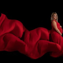 Jesteśmy parą fotografów. Fotografia to nasza pasja i praca. Lubimy to robić. Nasze zdjęcia są pełne emocji. Zajmujemy się fotografią ślubną,okolicznościową, brzuszkową , noworodkową ,  ale też robimy też zdjęcia chrztów i komunia. Zapraszamy do nas.