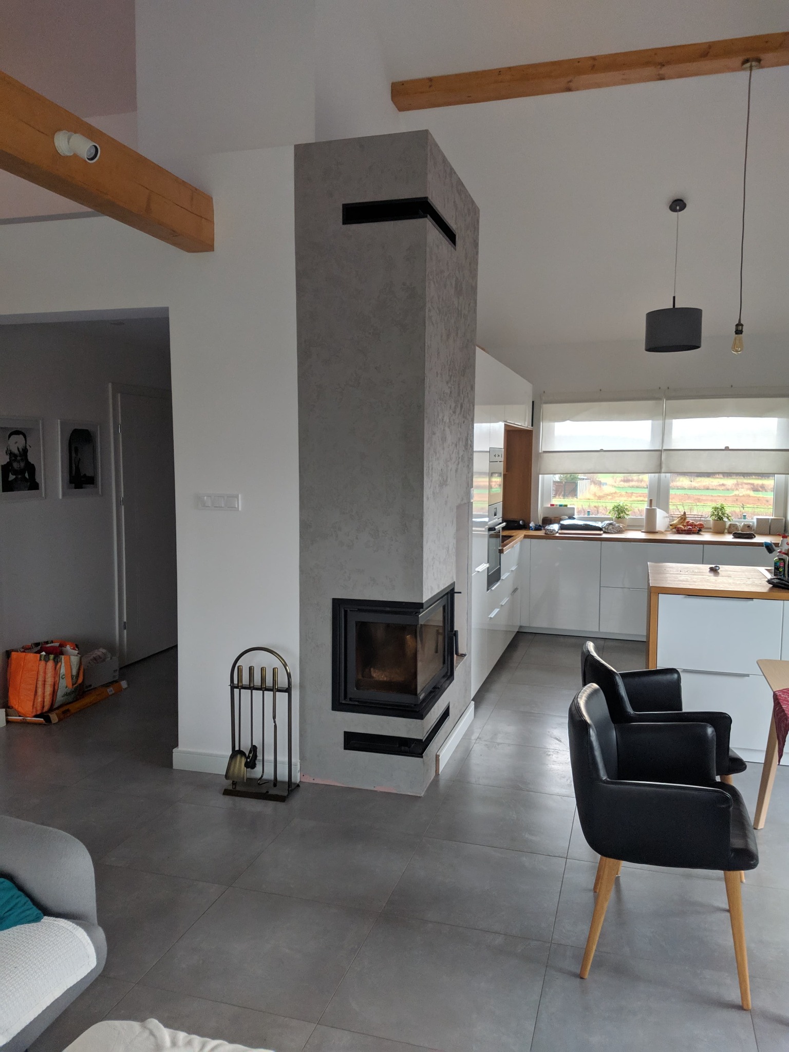 Kominek w betonie architektonicznym