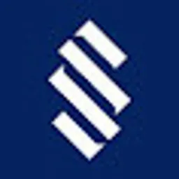 Abstrakcyjne logo w kolorze białym, składające się z trzech nachodzących na siebie, ukośnych, równoległych linii, umieszczone na jednolitym, ciemnoniebieskim tle. Linie tworzą dynamiczny...