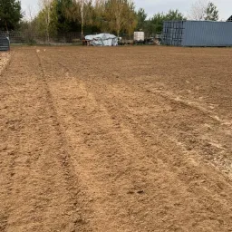 Praca glebogryzarka separacyją .