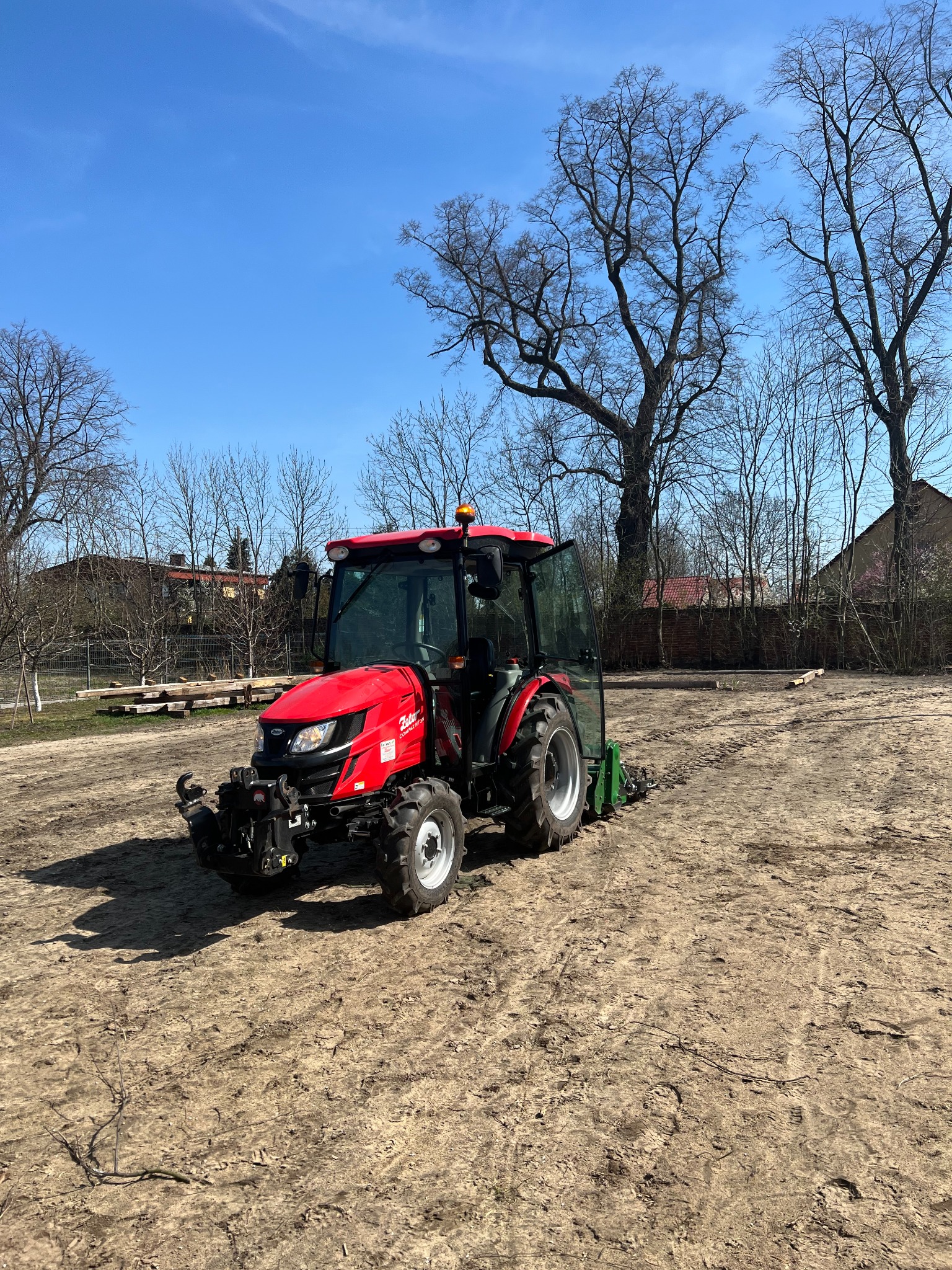 Szybki i zwinny ciągnik , glebogryzarka separacyjna , odsniezanie, wykaszanie , kosiarka bijakowa !