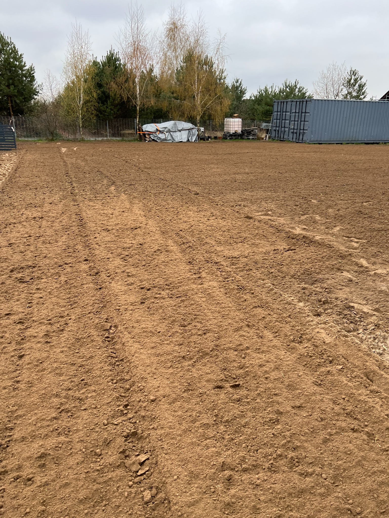 Praca glebogryzarka separacyją .