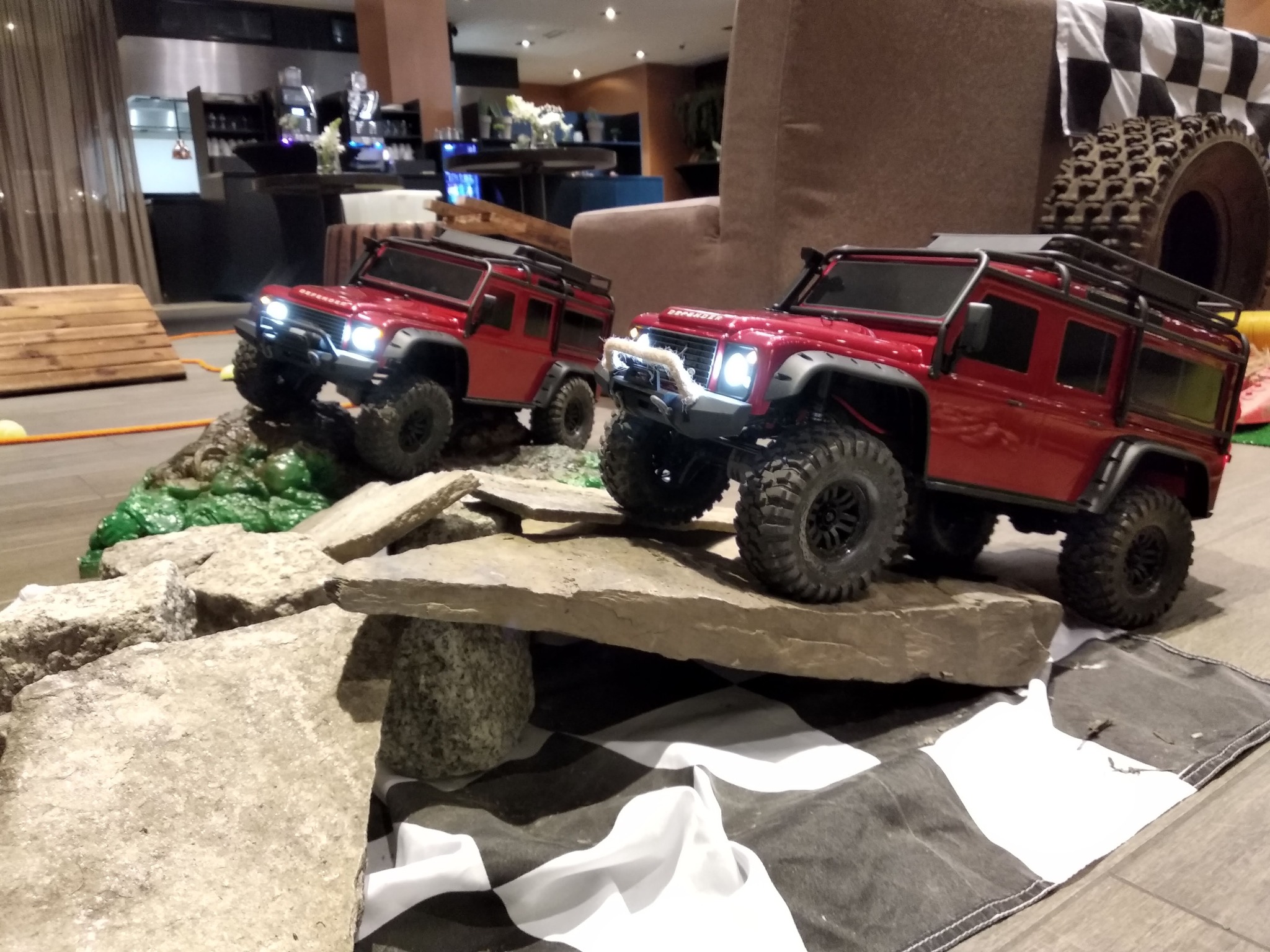 Organizacja eventu w Amsterdamie w oparciu o nasze Land rovery w skali 1:10