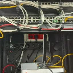 instalacja oraz montaż szafy teleinformatycznej u klienta