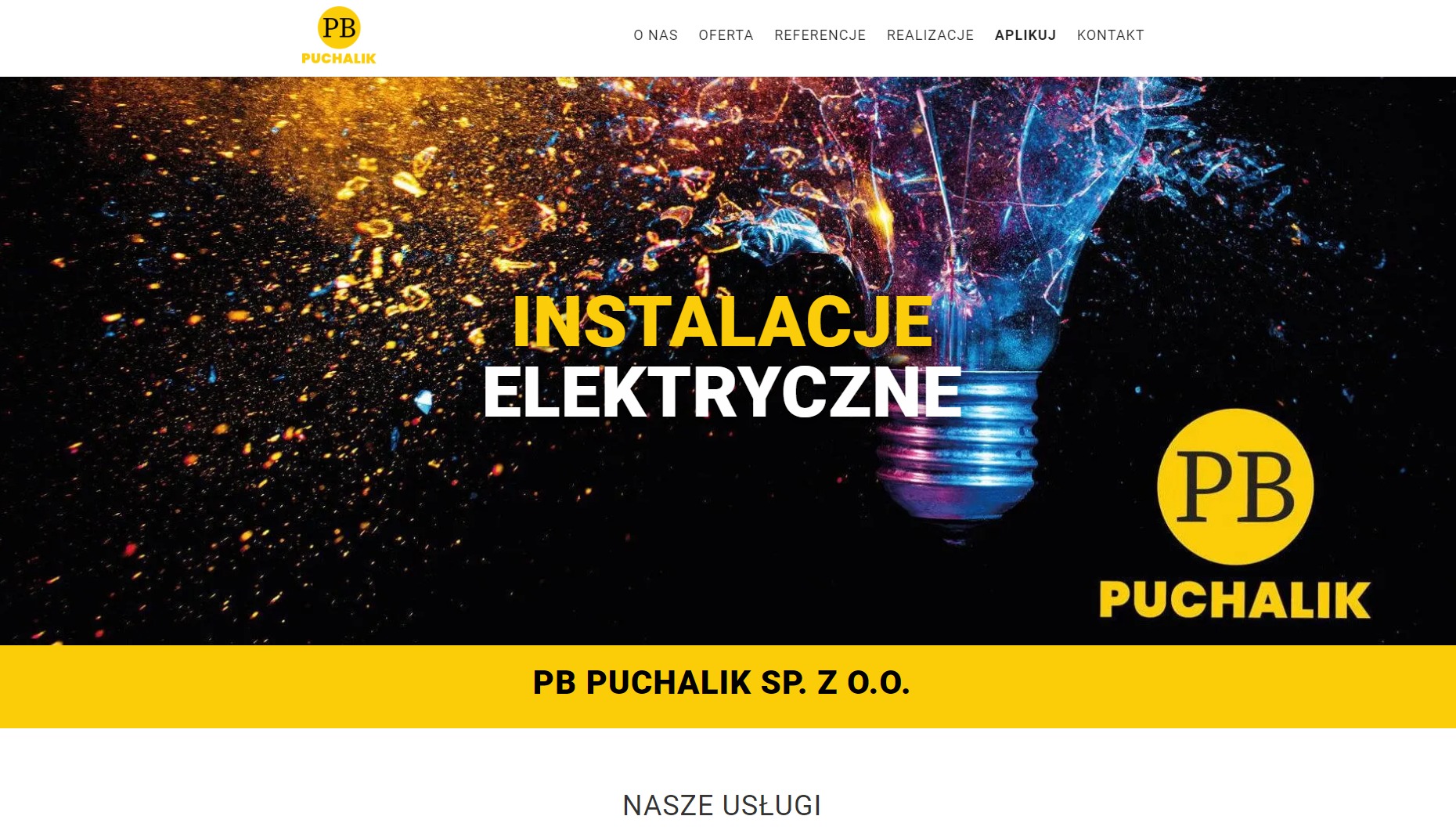 Abstrakcyjna grafika z żarówką i iskrami, z napisem 'Instalacje Elektryczne' oraz logo firmy PB Puchalik, prezentowana jako nagłówek strony internetowej.