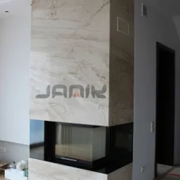 Zabudowa kominkowa z marmuru