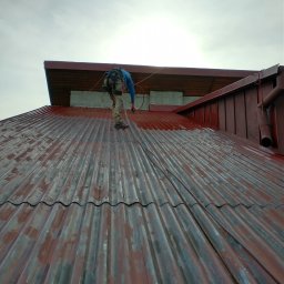 Malowanie dachu farbą podkładową