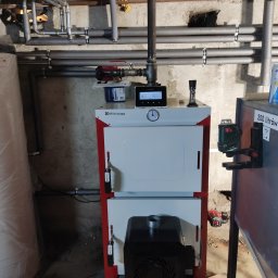 Kotłownia z kotłem 2w1 . Drewko plus od firmy Kotłospaw jest przystosowany do spalania pelletu oraz drewna. 