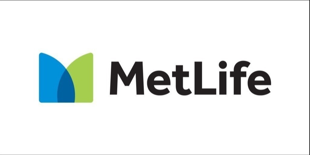 Logo MetLife z niebiesko-zielonym symbolem graficznym po lewej stronie i czarnym napisem 'MetLife' po prawej na białym tle.