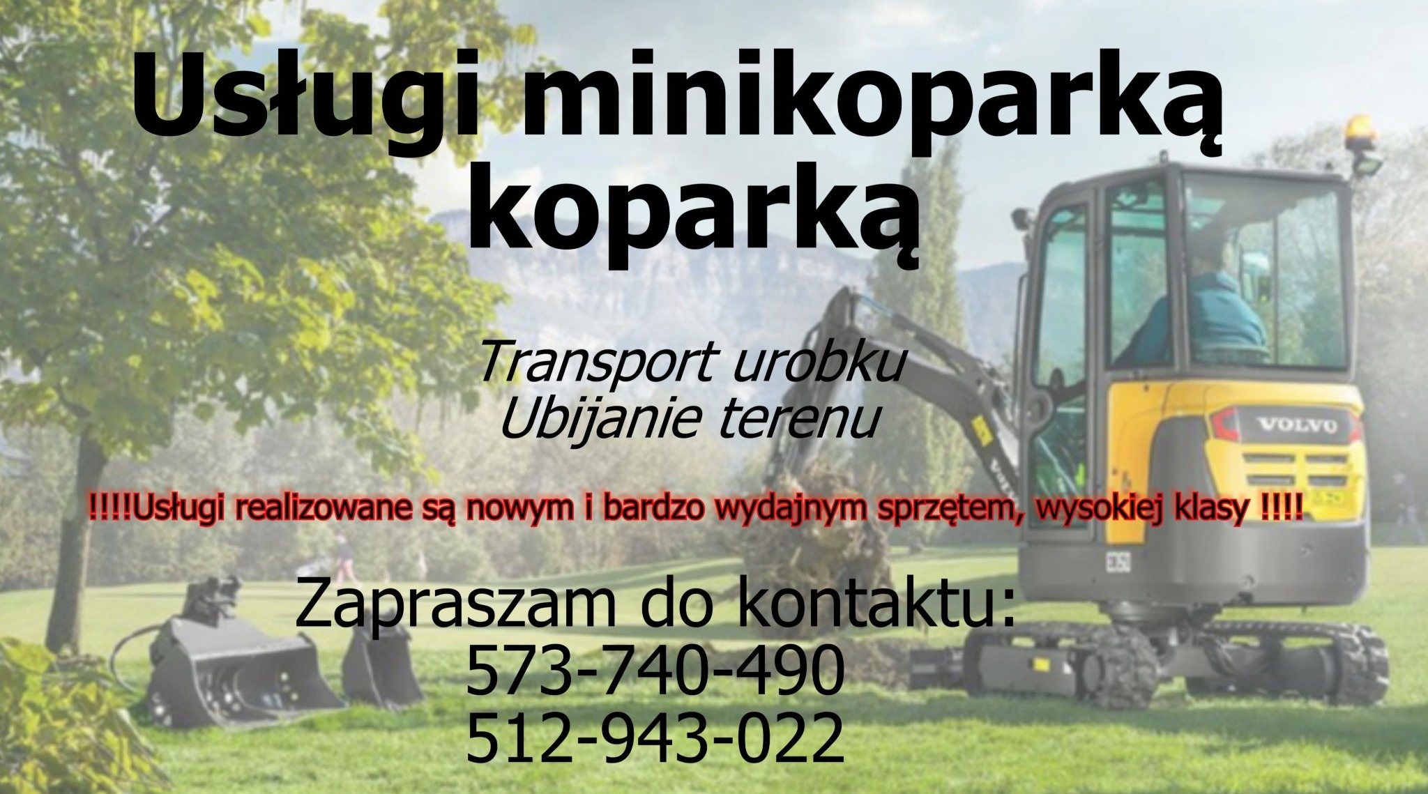 Żółta minikoparka Volvo na trawiastym terenie, z widocznymi łyżkami i numerami telefonów kontaktowych, reklama usług transportu urobku i ubijania terenu.