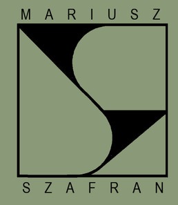 Logo firmy z imieniem i nazwiskiem Mariusz Szafran, stylizowane litery w czarnej ramce na oliwkowym tle.