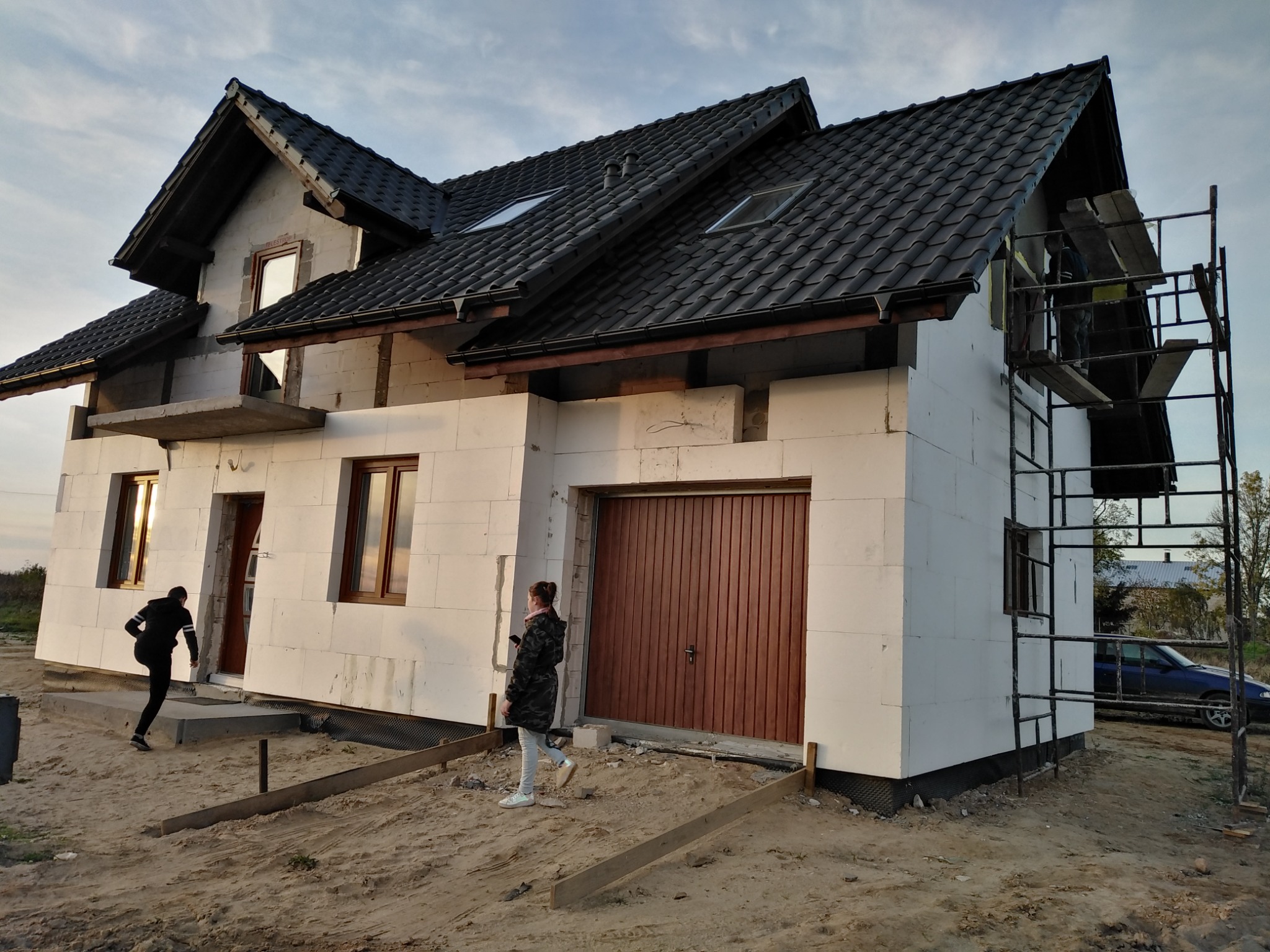 Klejenie styropianu, wełna, wtapianie siadki, kładzenie tynku, Malowie