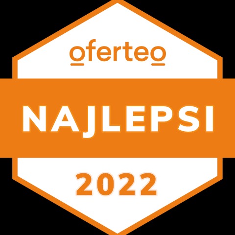 Pomarańczowo-biała odznaka Oferteo 'Najlepsi 2022' na czarnym tle.