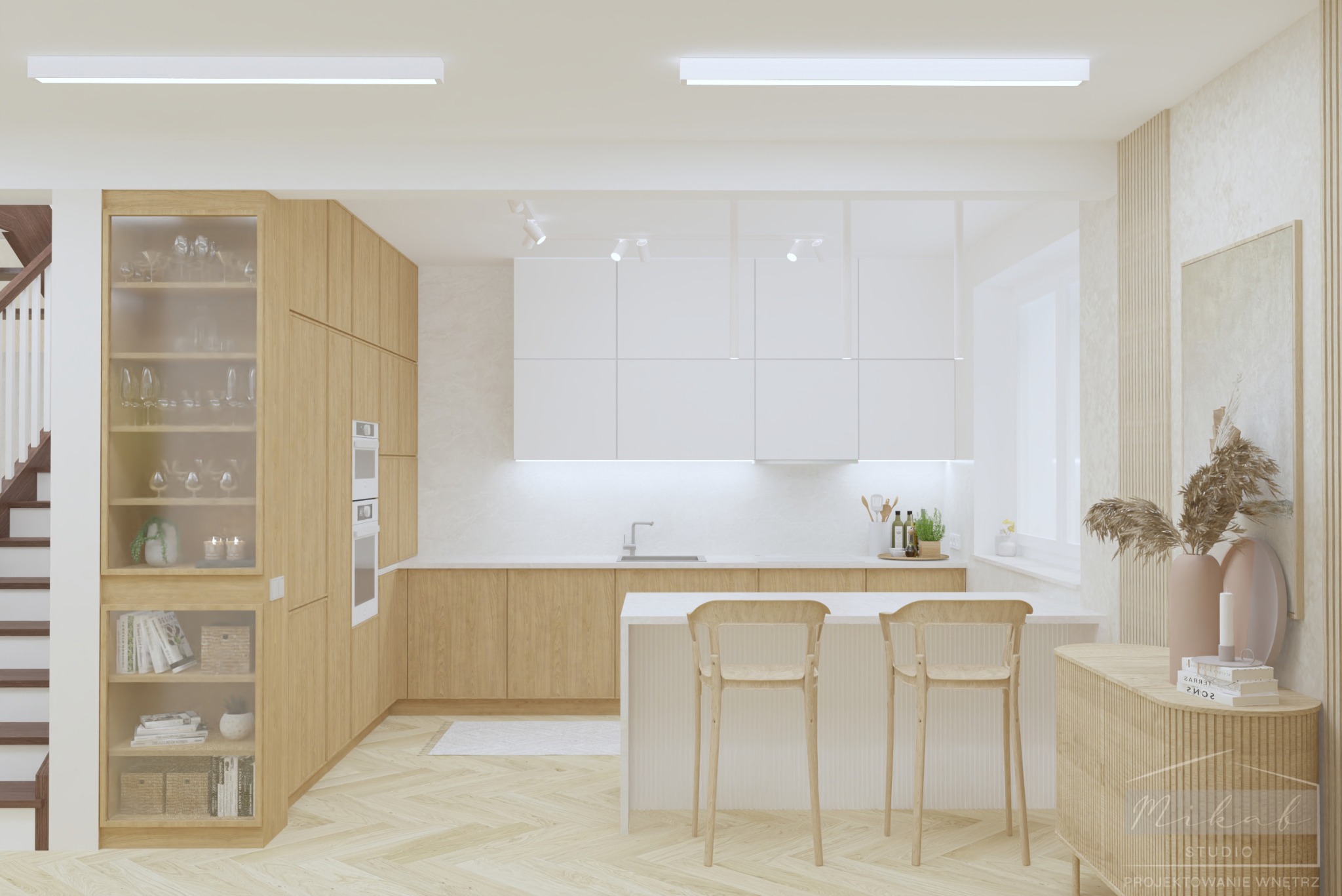 Jasna kuchnia w stylu skandynawskim z drewnianymi akcentami, białe szafki górne, wyspa z dwoma krzesłami barowymi, drewniana podłoga ułożona w jodełkę, przeszklona witryna z dekoracjami, subtelne...
