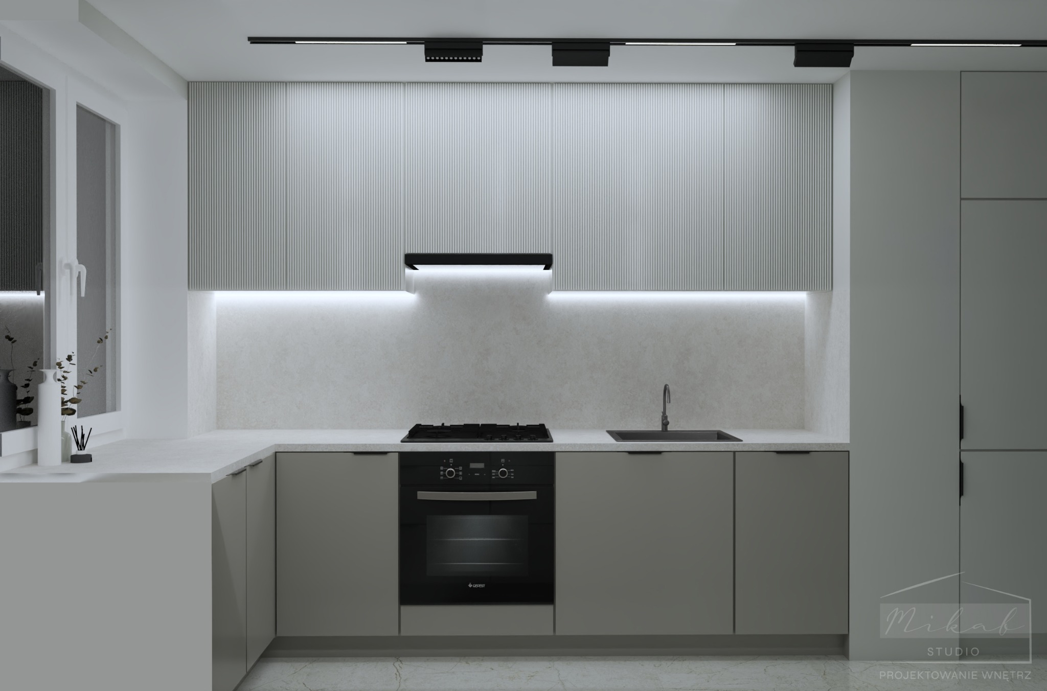 Nowoczesna kuchnia w odcieniach szarości z ryflowanymi frontami szafek górnych, oświetleniem LED podszafkowym, czarnym piekarnikiem i płytą gazową oraz minimalistycznym zlewem.