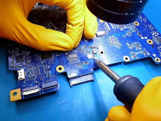 Naprawa płyty głównej