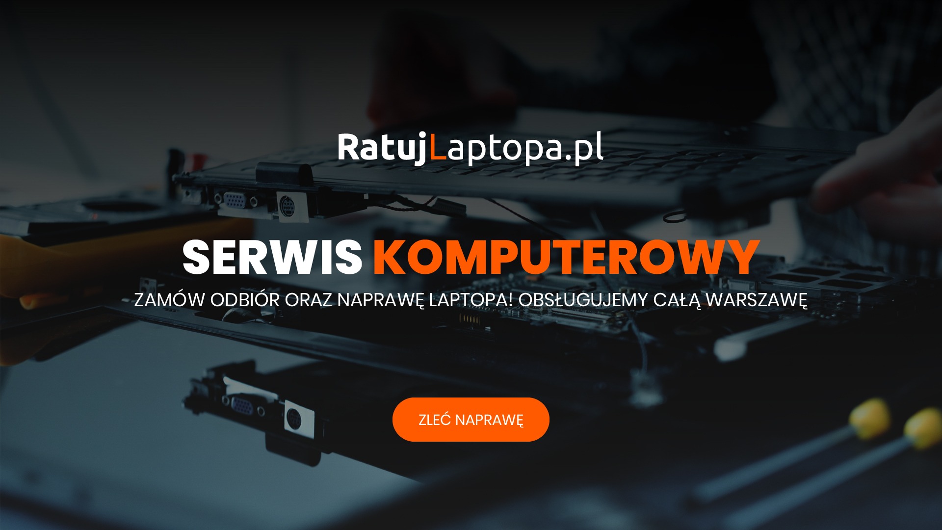 Rozłożony laptop z widocznymi podzespołami, narzędzia serwisowe w tle, logo RatujLaptopa.pl i hasło reklamowe serwisu komputerowego w Warszawie.