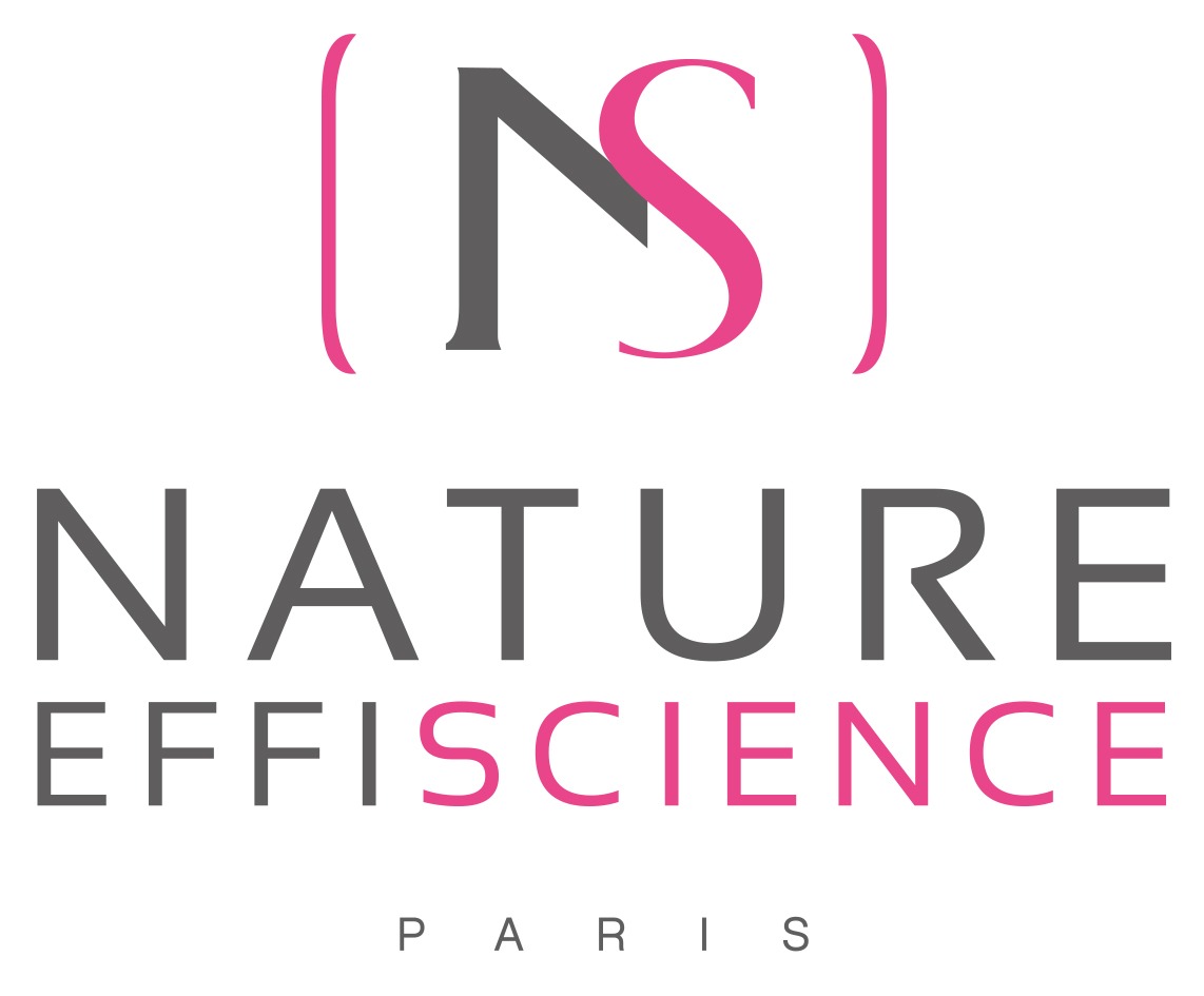 Logo firmy Nature Effiscience Paris z szarą literą N i różową literą S w nawiasach, nad napisem Nature Effiscience w kolorach szarym i różowym, z dopiskiem Paris.