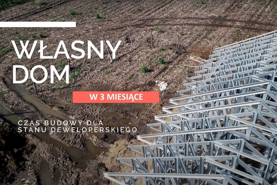 Konstrukcja stalowa dachu w Siedlcach, przygotowana do budowy domu w stanie deweloperskim w 3 miesiące, widok z góry na plac budowy.