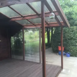 lekki taras przy altance w ogrodach ROD