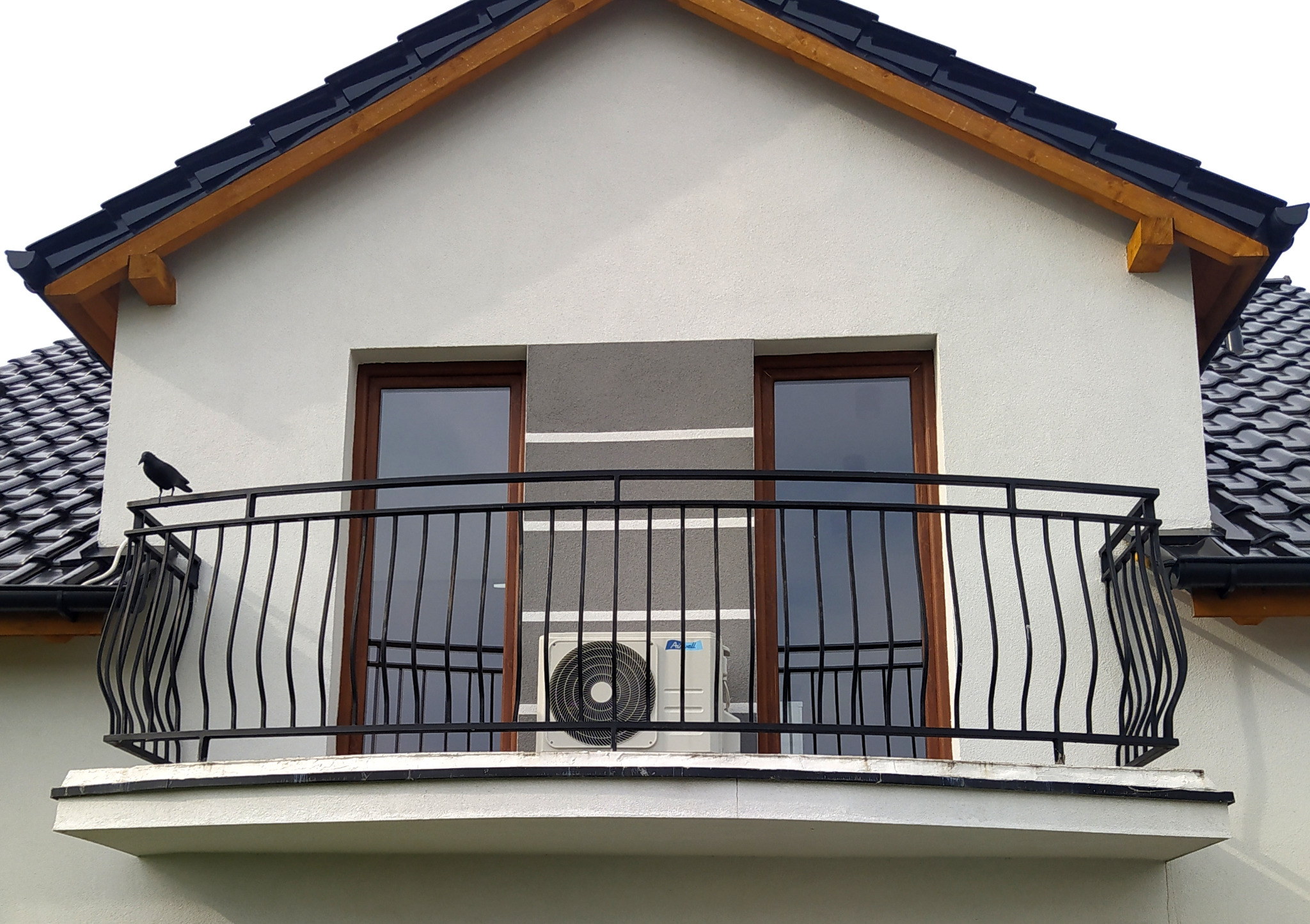 Przykład usytuowania agregatu na balkonie.