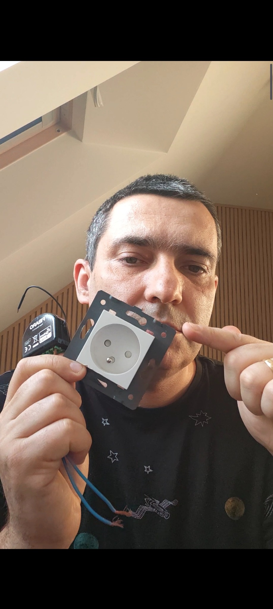 Automatyczne gniazdko Fibaro z Livolo