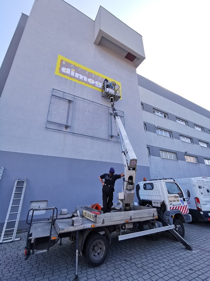 montaż / naprawa / wymiana reklam zewnętrznych