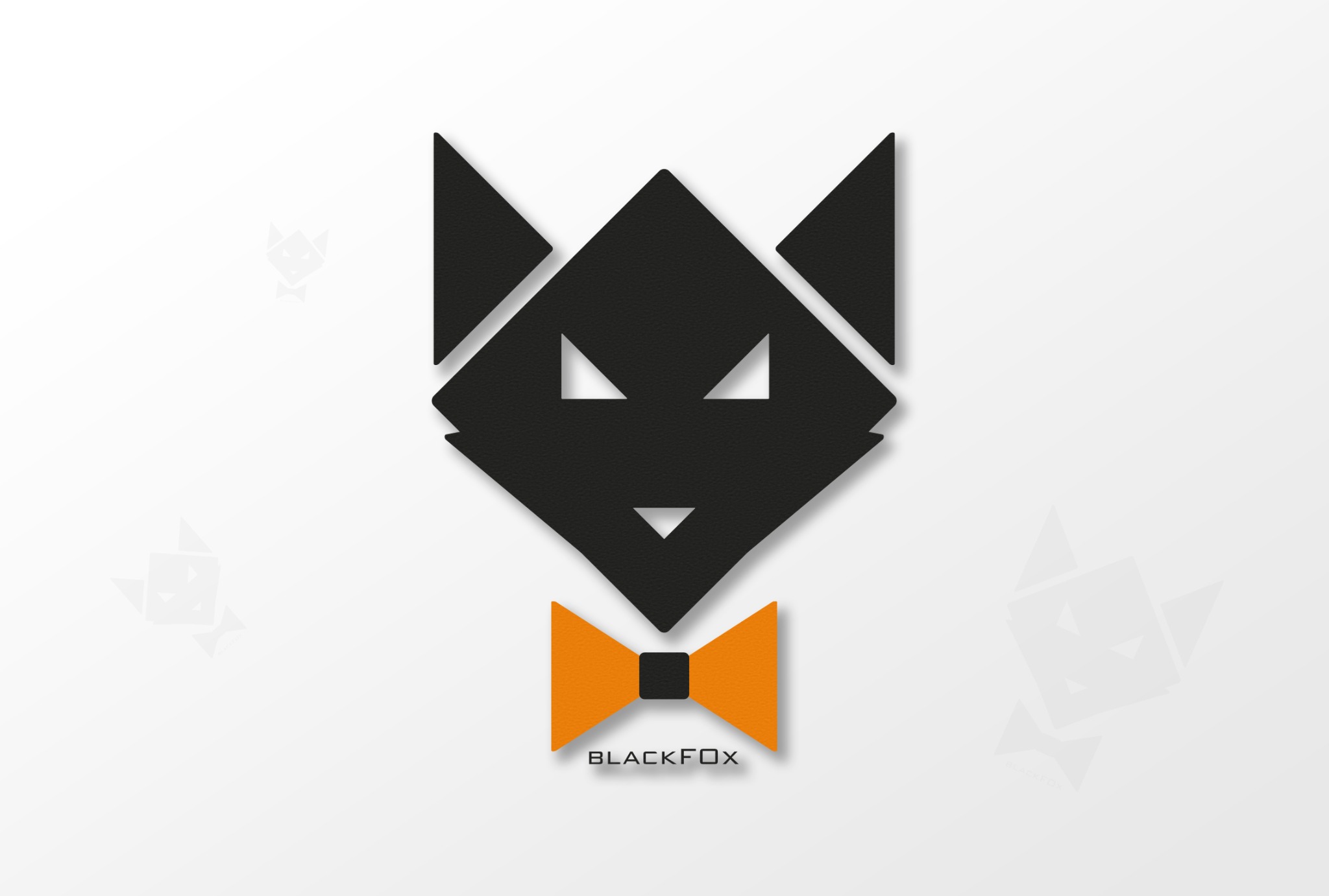 Geometryczny, czarno-pomarańczowy logotyp przedstawiający głowę lisa z muszką na białym tle z subtelnymi cieniami i powtórzonymi, rozmytymi miniaturami logo.