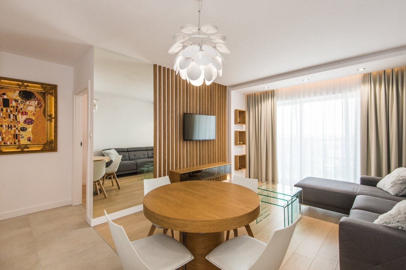 Luksusowy salon w apartamencie.