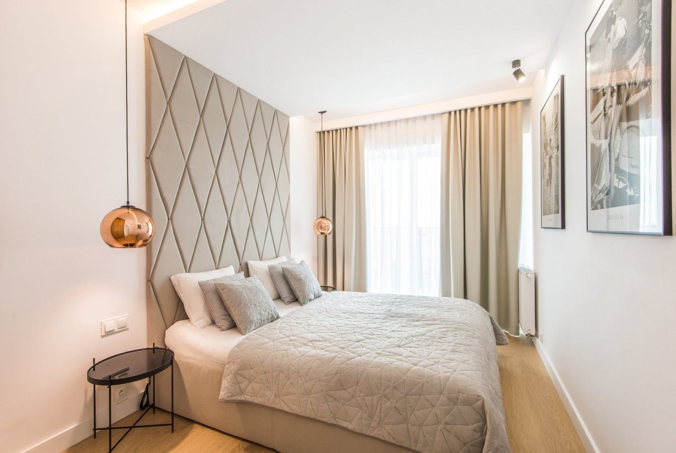 Sypialnia apartamentu w delikatnych barwach