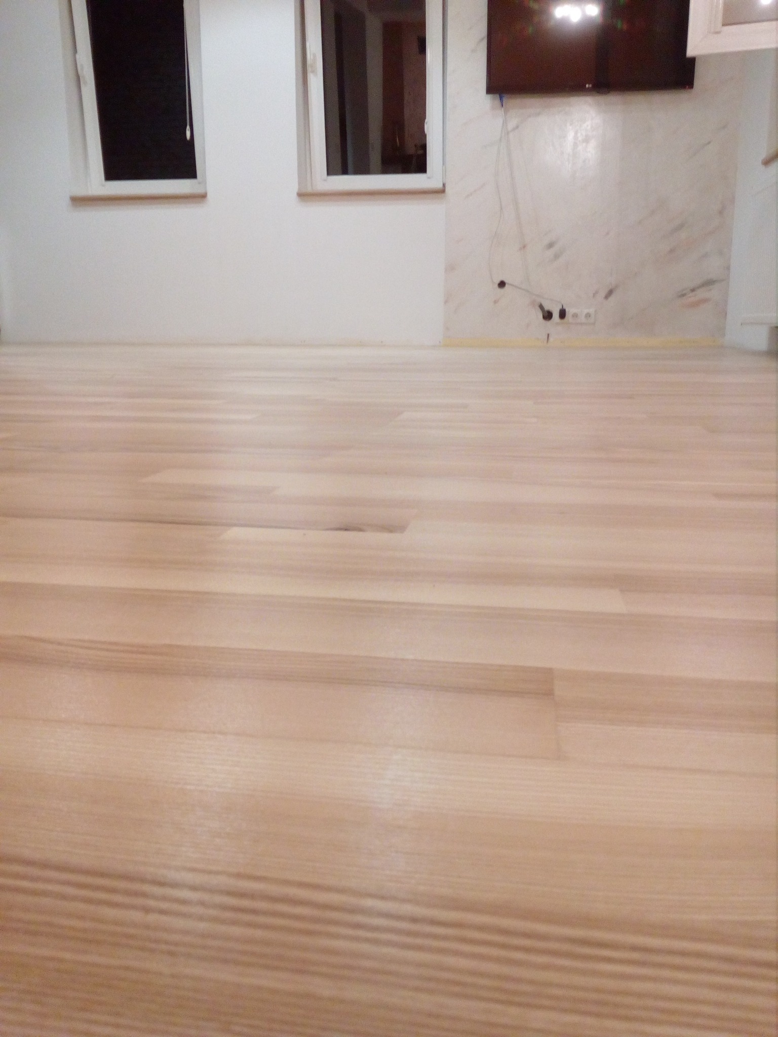 Jesion lakier poł mat