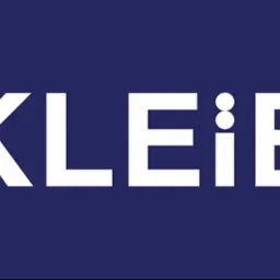 Logo firmy KLEiB na ciemnoniebieskim tle, biały napis z charakterystycznym symbolem nad literą 'i' i znakiem zastrzeżonym '®' przy literze 'B'.