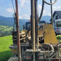 Wiercenie studni, Wiercenie i montaż kolektor&oacute;w pionowych, pompy ciepła