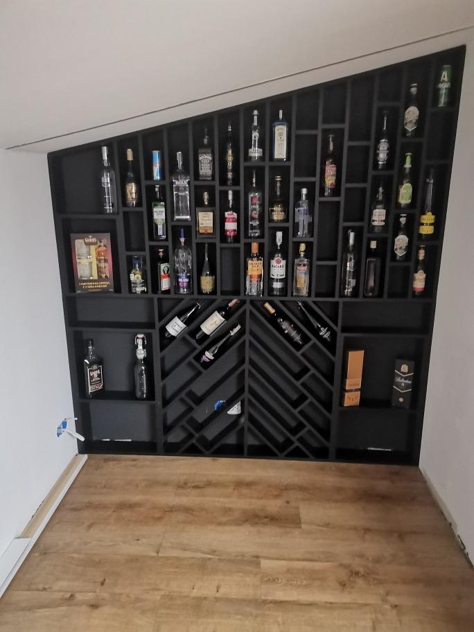 Wykonana dla klienta ścianka na małe co nieco