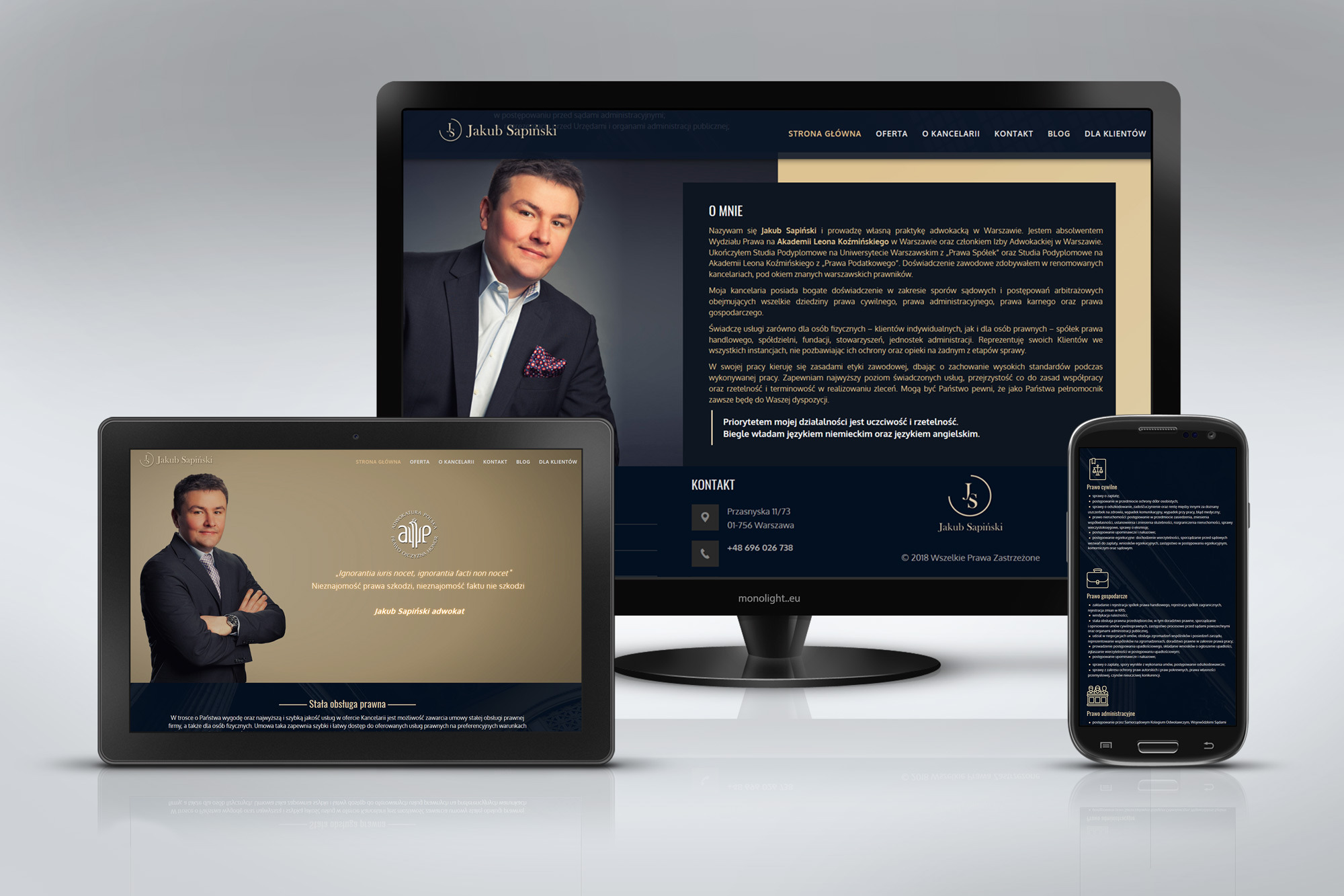 Responsywny projekt strony internetowej kancelarii adwokackiej Jakub Sapiński, wyświetlany na monitorze, tablecie i smartfonie, prezentujący spójny wizerunek na różnych urządzeniach.