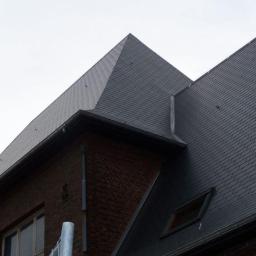 Pokrycie dachu płytkami dachowymi lub łupkiem naturalnym