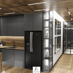 Wizualizacja nowoczesnej kuchni z drewnianymi blatami i szarymi szafkami, czarna lodówka z dwoma białymi paskami, oświetlone schody z drewnianymi stopniami prowadzą na górę, w tle widoczne...